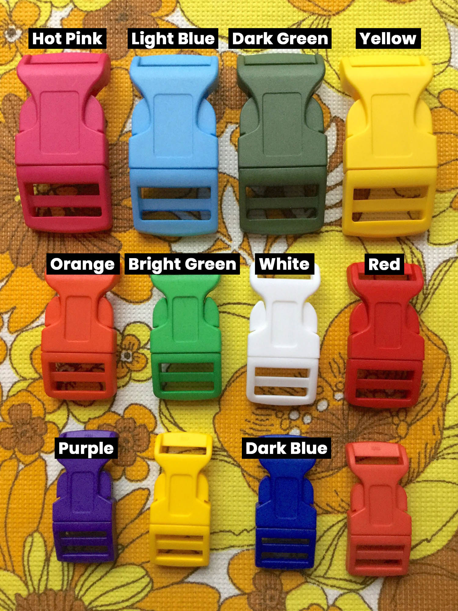 Clasp colours for retro dog collars